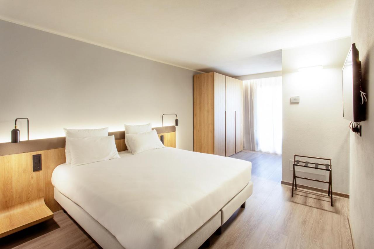 Palazzo Le Poste - Suite And Apartments Парма Екстериор снимка